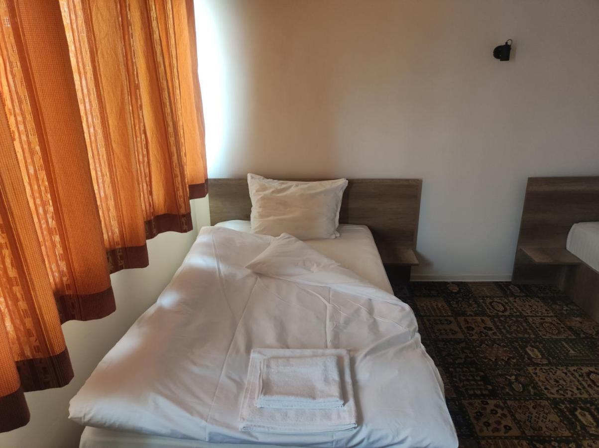 Кианти Otel Kŭrdzhali Dış mekan fotoğraf