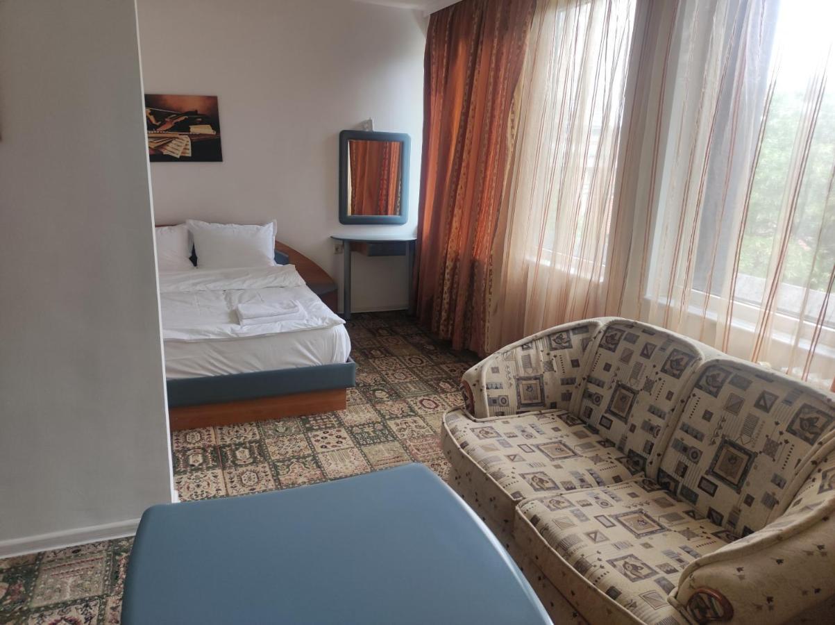 Кианти Otel Kŭrdzhali Dış mekan fotoğraf