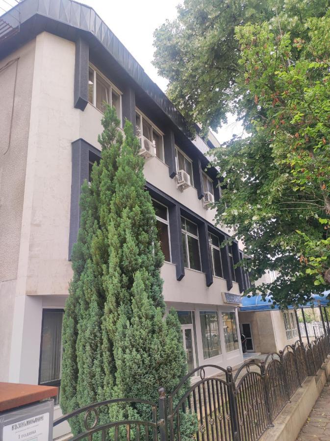 Кианти Otel Kŭrdzhali Dış mekan fotoğraf