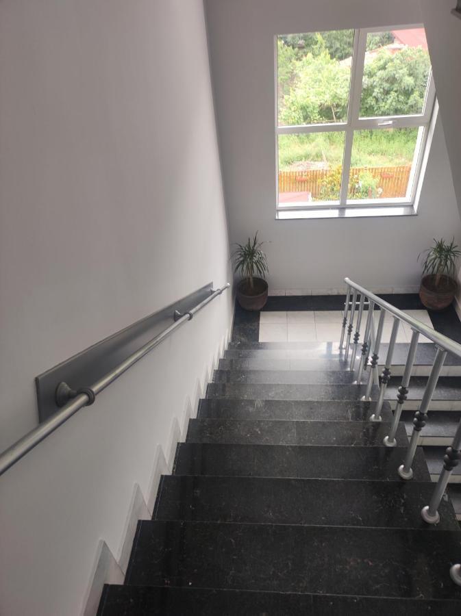 Кианти Otel Kŭrdzhali Dış mekan fotoğraf